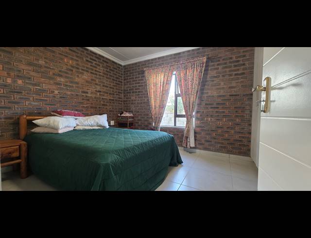 7 BEDROOM HOUSE FOR SALE IN DANA BAY